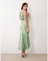 ASOS - Mouwloze Gestreepte Maxi Jurk Met Gedrapeerde Halslijn En Ruches Aan De Zoom - Lyst