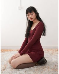 Miss Selfridge - Robe courte ajustée puis évasée à encolure carrée - bordeaux - Lyst