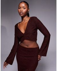 ASOS - Crop Top Van Geborstelde Ribstof Met V-Hals En Uitlopende Mouwen - Lyst