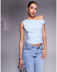 Missy Empire - Top A Doppio Strato Celeste Chiaro Sinuoso Con Spalla Scoperta - Lyst