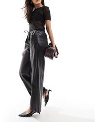 Bershka - Broek Met Wijde Pijpen En Striksluiting Van Imitatieleer - Lyst