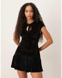 ASOS - Vestido Corto Con Cintura Baja Y Abertura Vertical De Terciopelo De - Lyst