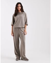 ONLY - Pantalon ample d'ensemble en tissu texturé doux - marron clair - Lyst