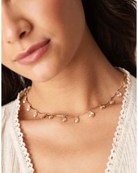ASOS - Collana Corta Dorata Con Perle Sintetiche E Dettagli A Forma Di Conchiglia - Lyst