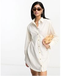 ASOS - Robe chemise courte style utilitaire avec patte à la taille et boutons en corne - crème - Lyst