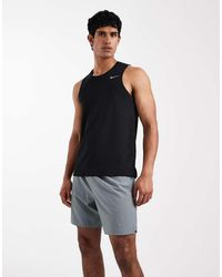 Nike - Pantalones Cortos De 7" Grises Dri-Fit Challenger De - Lyst