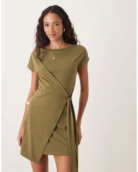 ASOS - Vestido Corto Cruzado Con Mangas De Casquillo Y Lazada Delantera De -Verde - Lyst