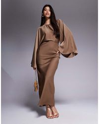 ASOS - Vestido Largo Marrón De Corte Al Bies Con Mangas Murciélago Y Cintura Ceñida De Satén Texturizado De - Lyst