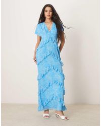 Pretty Lavish - Maxi-Jurk Van Chiffon Met Ruches En Abstracte Bloemenprint - Lyst