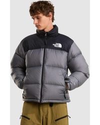 The North Face - Chaqueta Gris Perla Ahumada Y Negro Tnf Para Hombre 1996 Retro Nuptse De - Lyst