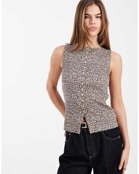 New Look - Top Abotonado Sin Mangas Con Cuello Barco Y Estampado De De - Lyst
