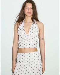 Stradivarius - Top Allacciato Al Collo Écru Con Stampa Rossa - Lyst