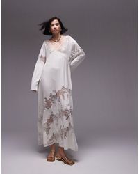 TOPSHOP - Premium - robe longue à col v avec empiècement en dentelle - ivoire - Lyst