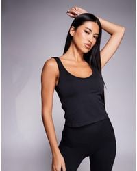 4505 - Smooth Seamless V-neck Singlet With Inner Bra - Lyst