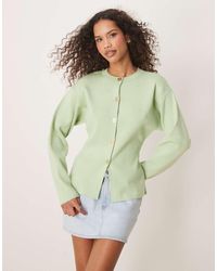 ASOS - Gebreid Gestructureerd Vest Met Ronde Hals En Gouden Knopen - Lyst