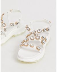 ASOS Fireball - Sandales plates à semelle épaisse et ornements - Blanc