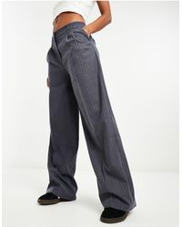 Bershka - Pantaloni sartoriali a fondo ampio grigi gessati con doppia fascia - Lyst