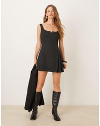 ASOS - Vestido De Sastre Corto Negro Con Raya Diplomática Y Bajo De Tablas De - Lyst