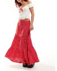 Monki - Falda larga roja escalonada con estampado floral - Lyst