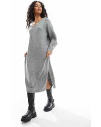 Vero Moda - Oversized Gebreide Midi Jurk Met V-Hals - Lyst