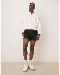 ASOS - Pantaloncini Di Jeans Taglio Corto Slim Neri Con Pieghe - Lyst