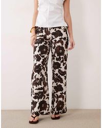 Mango - Pantaloni Dritti Marroni Con Stampa Di Foglie - Lyst