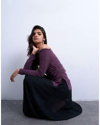 TOPSHOP - Top froncé à manches longues et épaule dénudée en cupro - prune - Lyst