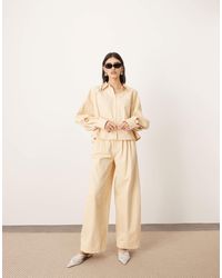 ARRANGE - Structured Pleat Detail Wide Leg Barrel Trouser - Lyst