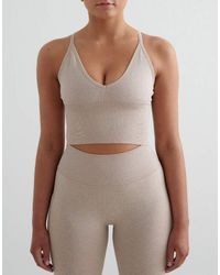 Aim'n - Bralette Melange Moldeador Sin Costuras Con Tirantes Cruzados En La Espalda De -Neutro - Lyst