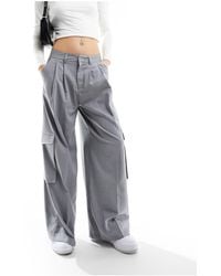 Bershka - Pantaloni sartoriali cargo con fondo ampio grigi gessati - Lyst