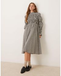 Y.A.S - Robe mi-longue froncée à manches longues et carreaux - beige - Lyst