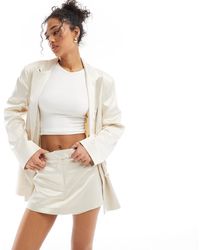 Miss Selfridge - – schmal geschnittener mini-skort aus satin - Lyst