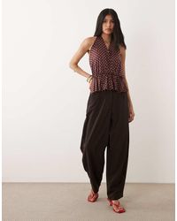 Miss Selfridge - Overslagtop Met Halternek, Aangerimpelde Taille En Stippenprint - Lyst