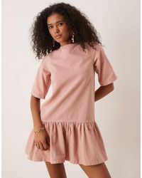 ASOS - – kurzes t-shirt-kleid aus rosa denim mit tiefer taille - Lyst