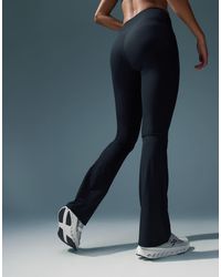 4505 - Zachte Smalle Geribbelde Kickflare Yogalegging - Lyst