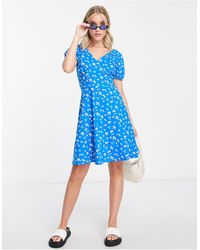 Pieces - Gotta - robe patineuse à manches courtes en jersey imprimé fleuri - bleu - Lyst