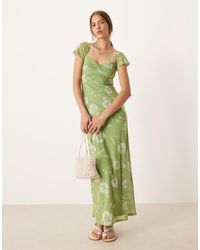 ASOS - Vestido De Tarde Midi Verde Con Estampado Floral, Mangas Fluidas Y Detalle Retorcido En La Parte Delantera De - Lyst