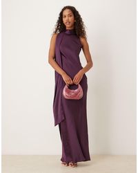 Pretty Lavish - – hochgeschlossenes, ärmelloses satin-maxikleid - Lyst