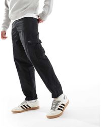 ASOS - Pantaloni Cargo Oversize Affusolati Neri Con Toppa - Lyst