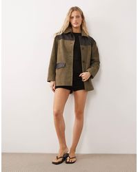 Urbancode - Veste longue et contrastante en daim et cuir - kaki/noir - Lyst