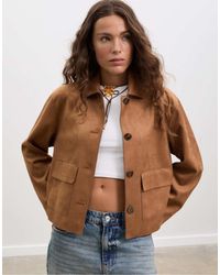Stradivarius - Veste en imitation daim avec poches - camel - Lyst