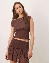 ASOS - Top Marrón Con Cuello Asimétrico Y Cintura Fruncida De (Parte De Un Conjunto) - Lyst