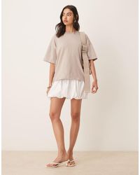 ASOS - Vestido Corto Marrón Moca De Estilo Camiseta Con Diseño 2 En 1 Y Falda Abullonada De - Lyst