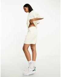ASOS - Pantalones cortos color crema extragrandes con diseño lavado - Lyst