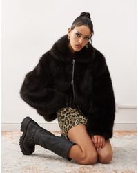 Weekday - Yara - veste en fausse fourrure - foncé - Lyst