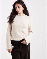 Pieces - Pull en maille avec col à volants - crème chiné - Lyst