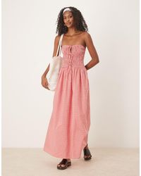 ASOS - – trägerloses maxikleid mit -weißen vichy-karos, gesmoktem oberteil und bindedetail - Lyst