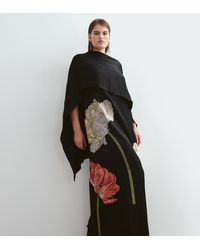 ARRANGE - Curve Floral Embroidered Satijnen Overlay Maxi Jurk - Lyst