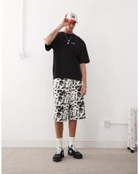 Collusion - – relaxed fit skater-shorts aus jersey mit kuhfleckenmuster - Lyst