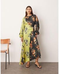 ARRANGE - – langärmliges maxikleid aus satin mit knitterstruktur, farbblockdesign und blumenmuster - Lyst